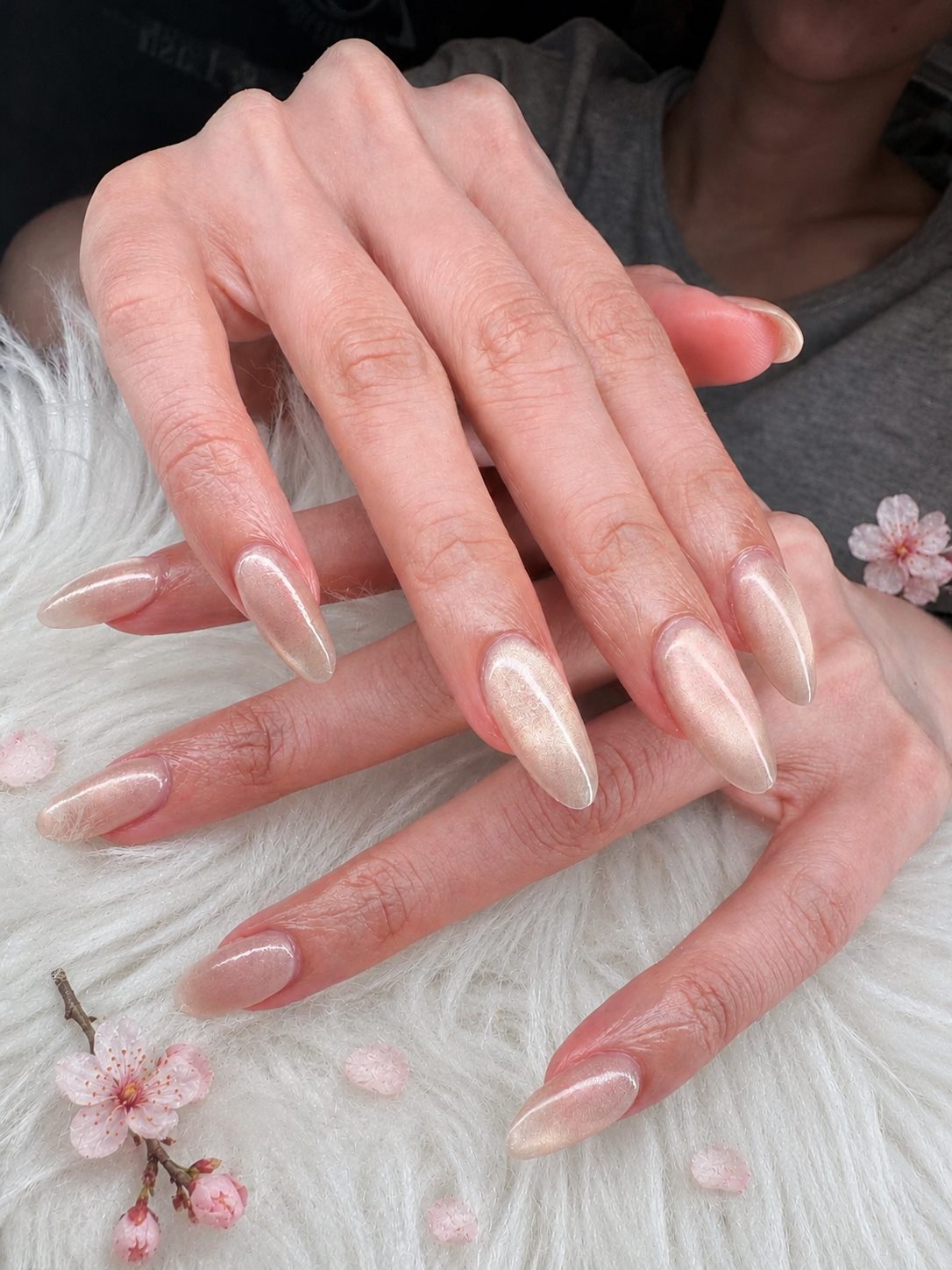 ผลงานเล็บทรงอัลมอนด์ประกายมุกจาก PSY Nail&Lash